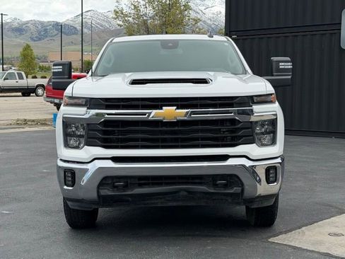 Used 2024 Chevrolet Silverado 2500 LT w/ Convenience Package AWD/4WD image 2
