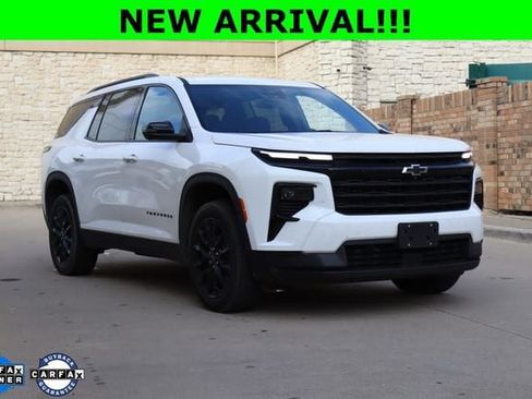 Used 2024 Chevrolet Traverse LT w/ Midnight/Sport Edition FWD image 1
