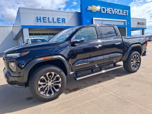 Used 2025 GMC Canyon Denali AWD/4WD image 3