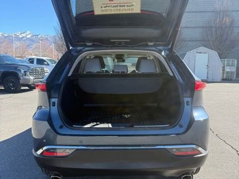 Used 2022 Toyota Venza XLE image 10