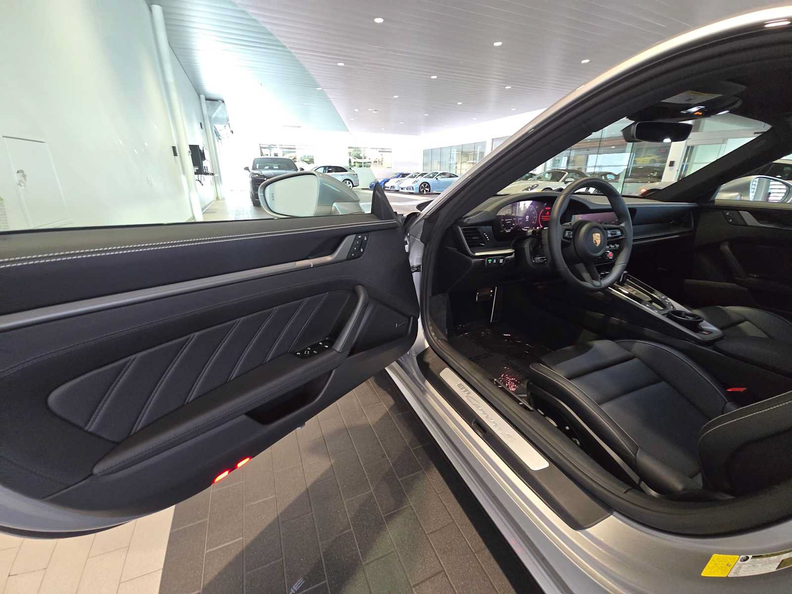 Used 2025 Porsche 911 Carrera S RWD image 19