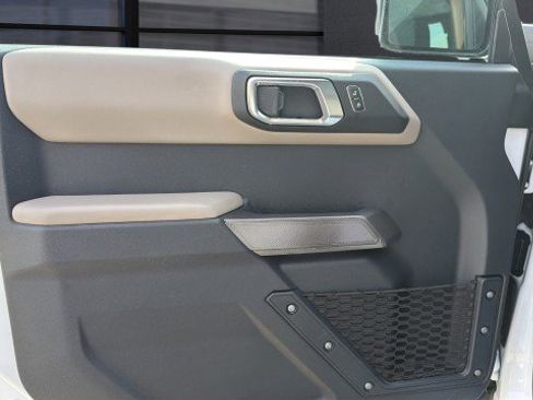 Used 2023 Ford Bronco Wildtrak image 23