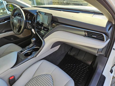 Used 2024 Toyota Camry SE image 10