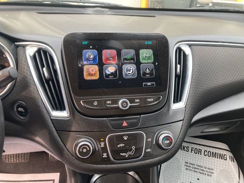 Used 2017 Chevrolet Malibu LT image 22