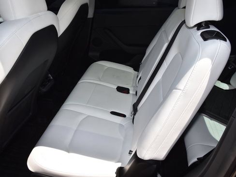 Used 2025 Tesla Model Y Long Range AWD/4WD image 12