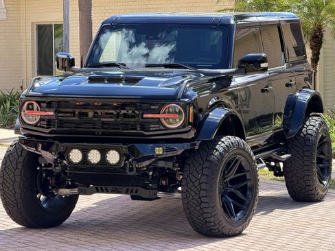 Used 2025 Ford Bronco Outer Banks AWD/4WD image 3