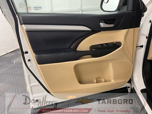 Used 2018 Toyota Highlander XLE FWD image 26