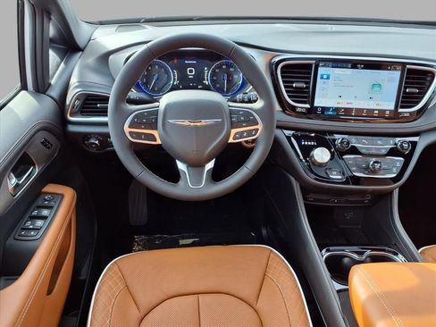 New 2026 Chrysler Pacifica Pinnacle image 4