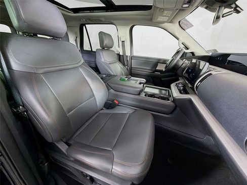 Used 2025 Ford Expedition Max Active AWD/4WD image 30