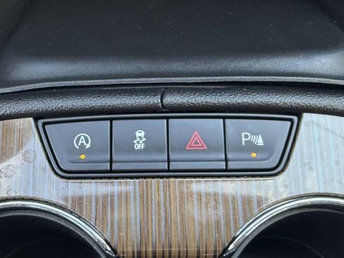 Used 2023 GMC Acadia SLE image 20