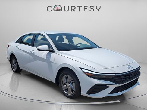 New 2026 Hyundai Elantra SE FWD image 5