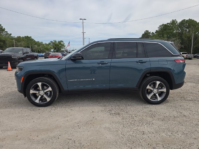 New 2026 Jeep Grand Cherokee Limited w/ Luxury Tech Group II RWD image 6