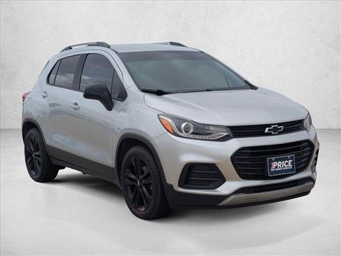 Used 2020 Chevrolet Trax LT w/ Redline Edition image 3