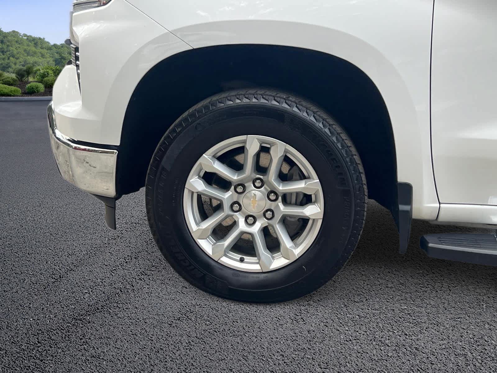 Used 2023 Chevrolet Silverado 1500 LT AWD/4WD image 11