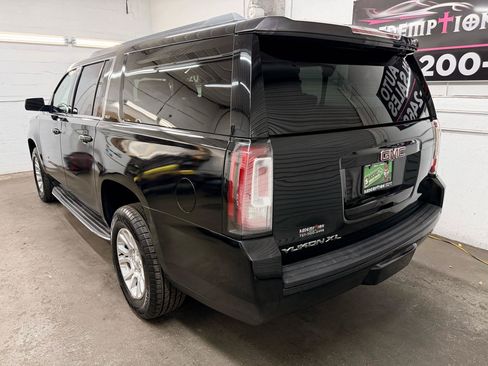 Used 2017 GMC Yukon XL SLT AWD/4WD image 3