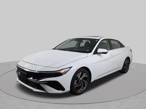 Used 2024 Hyundai Elantra Limited FWD image 2
