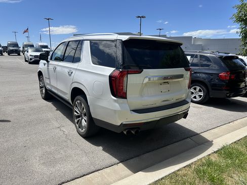 Used 2021 GMC Yukon Denali w/ Denali Premium Package AWD/4WD image 2