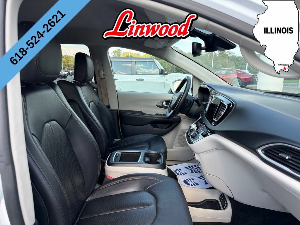 Used 2020 Chrysler Pacifica Touring-L Plus w/ Advanced Safetytec Group FWD image 8