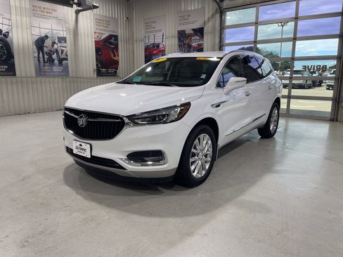 Used 2021 Buick Enclave Essence w/ Sound and Sites Package AWD/4WD image 11