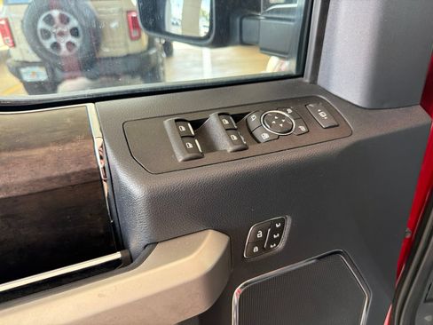 Used 2022 Ford F250 Lariat w/ Black Appearance Package AWD/4WD image 17