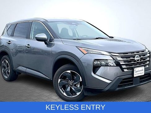 Used 2024 Nissan Rogue SV image 3