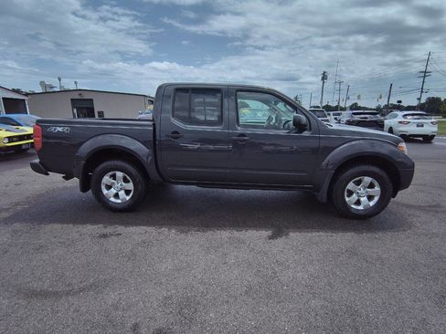 Used 2012 Nissan Frontier SV w/ SV Premium Utility Pkg image 5