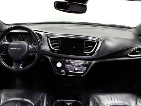 Used 2020 Chrysler Pacifica Touring-L Plus FWD image 20