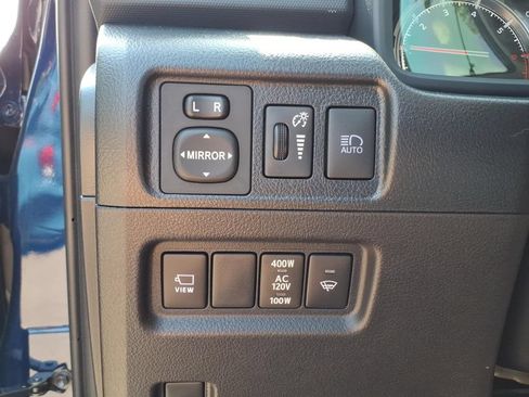 Used 2023 Toyota 4Runner Limited AWD/4WD image 17