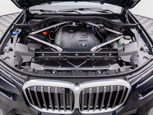 Certified 2025 BMW X7 xDrive40i w/ M Sport Package image 31