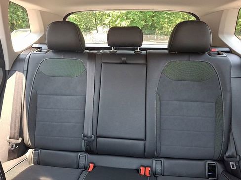 Certified 2024 Volkswagen Taos SE image 19