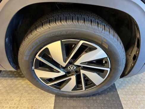 Certified 2024 Volkswagen Atlas SE FWD image 10