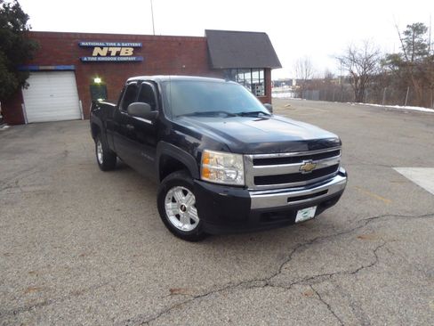 Used 2010 Chevrolet Silverado 1500 LT w/ Power Pack Plus image 2