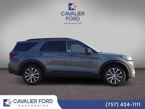 Certified 2025 Ford Explorer ST-Line AWD/4WD image 2