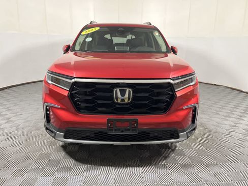 Used 2023 Honda Pilot Touring image 3