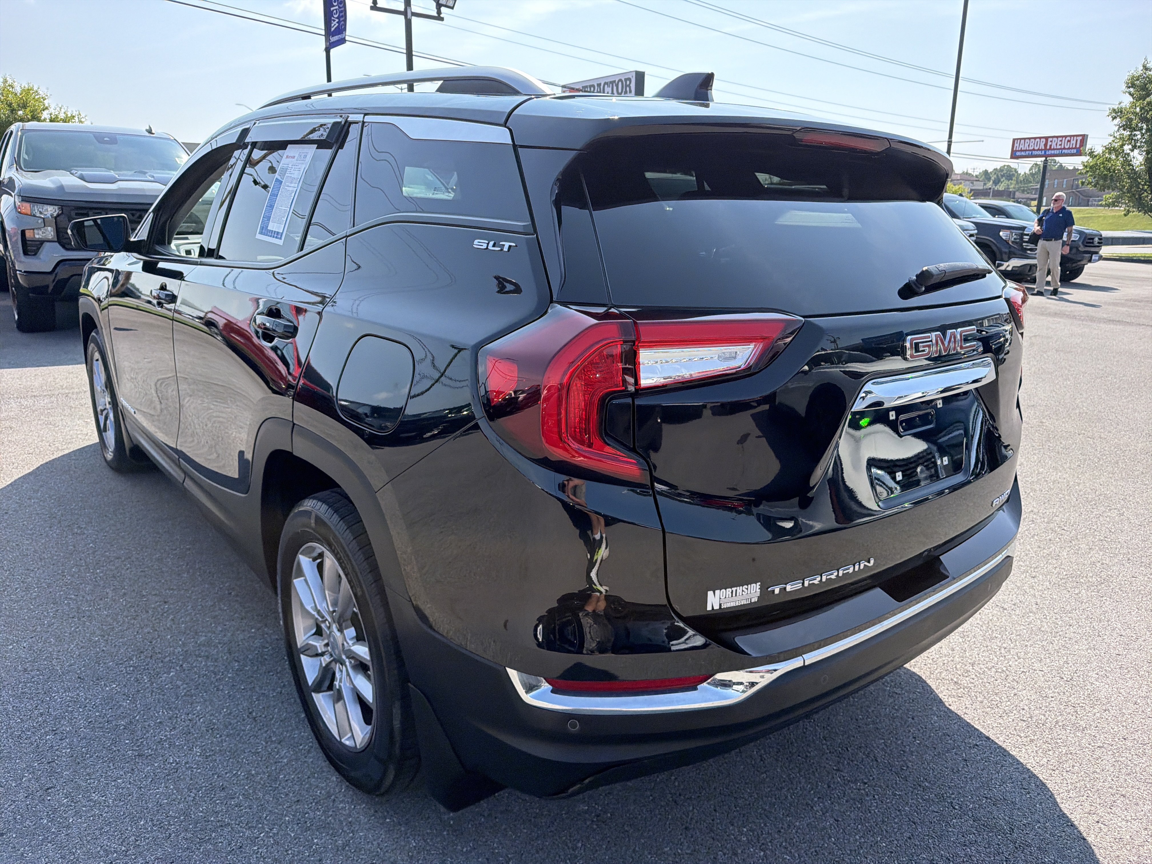 Used 2022 GMC Terrain SLT w/ Infotainment Package II AWD/4WD image 8