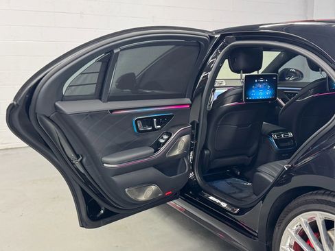 Used 2024 Mercedes-Benz S 63 AMG S w/ Carbon Fiber Exterior Package image 48