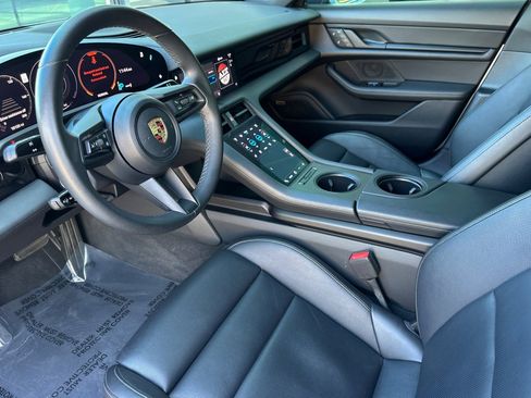 Used 2023 Porsche Taycan image 4