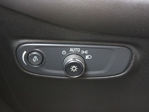 Used 2021 Chevrolet Equinox LT image 25