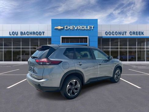Used 2024 Nissan Rogue SV image 8