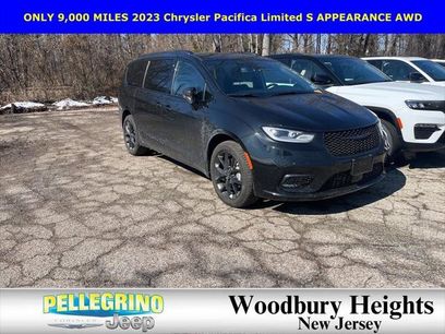 Certified 2023 Chrysler Pacifica Limited w/ S Appearance Package