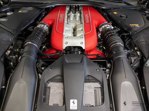 Used 2018 Ferrari 812 Superfast RWD image 11
