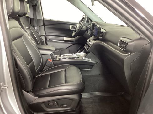 Used 2023 Ford Explorer XLT w/ Equipment Group 202A image 9