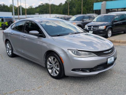 Used 2015 Chrysler 200 S w/ Comfort Group FWD image 10