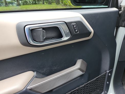 Used 2023 Ford Bronco Wildtrak image 16