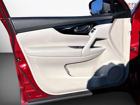 Used 2021 Nissan Rogue Sport SV image 18