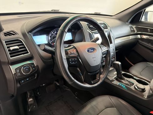 Used 2018 Ford Explorer Sport AWD/4WD image 4
