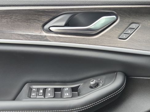 New 2025 Jeep Grand Cherokee Limited w/ Black Appearance Package image 18