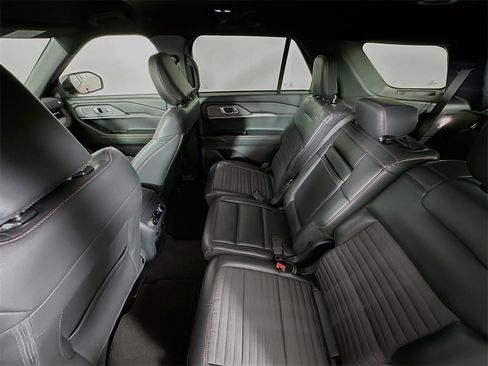Used 2025 Ford Explorer ST-Line w/ ST-Line Street Pack image 23