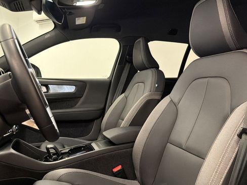 Used 2023 Volvo XC40 Recharge Core AWD/4WD image 5