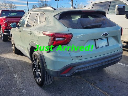 Used 2024 Chevrolet Trax RS w/ Sunroof Package image 4